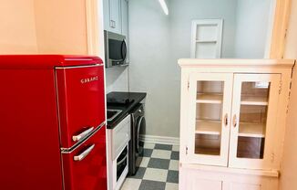 2420 1/2 N Robinson Ave.