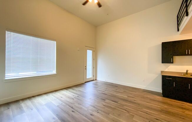 1 bed, 1 bath, 556 sqft, $1,599