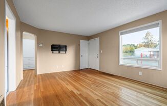 3 beds, 1 bath, $2,200