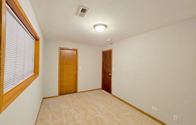 2 beds, 1 bath, $1,400, Unit Unit 1