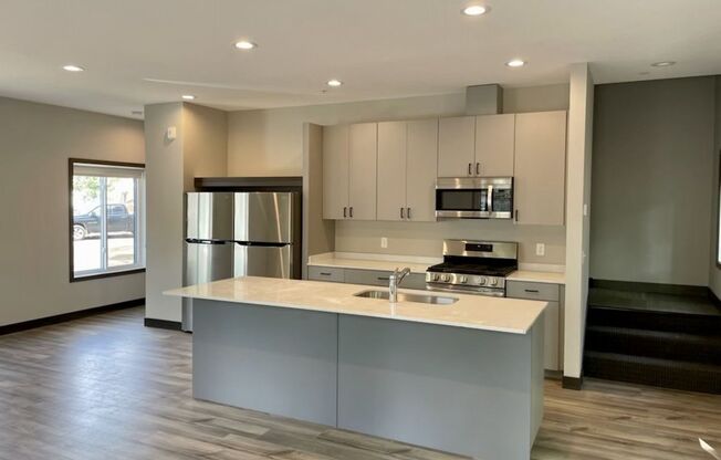 707, 709, 711, 713 13th Ave SE (4 Units)
