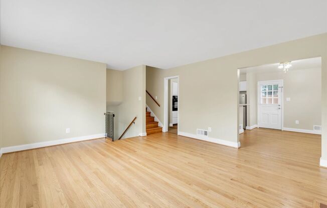 5 beds, 2 baths split-level