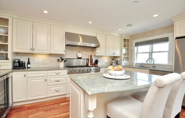 6 Mystic Pl