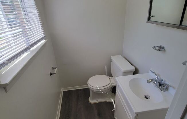 2 beds, 1.5 baths, 900 sqft, $1,245, Unit 220-C