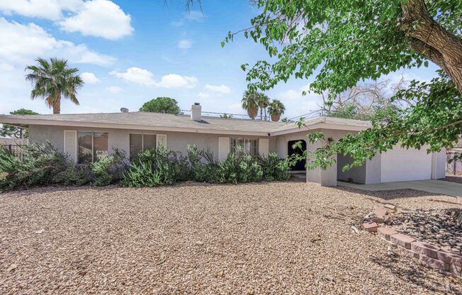 Family-Friendly House with Pool and Spacious room