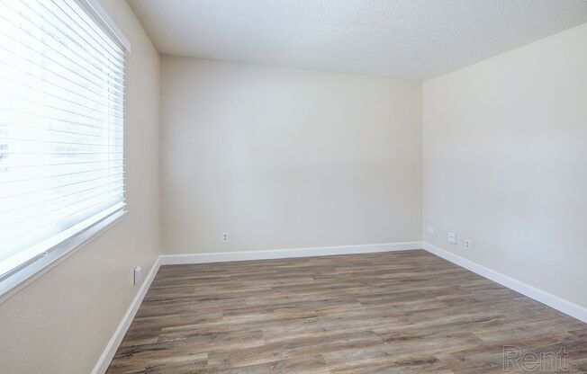 2 beds, 1 bath, 690 sqft, $1,600, Unit 32