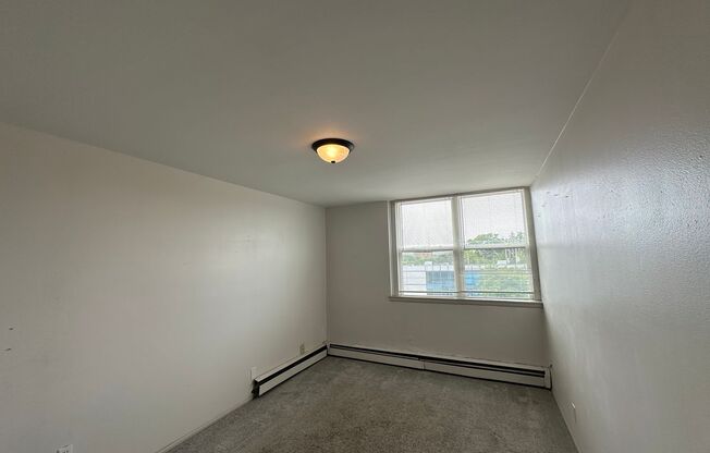 3 beds, 1 bath, $1,625, Unit 308