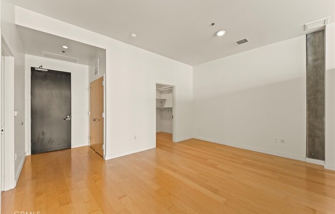 1 bed, 1 bath, 990 sqft, $3,900