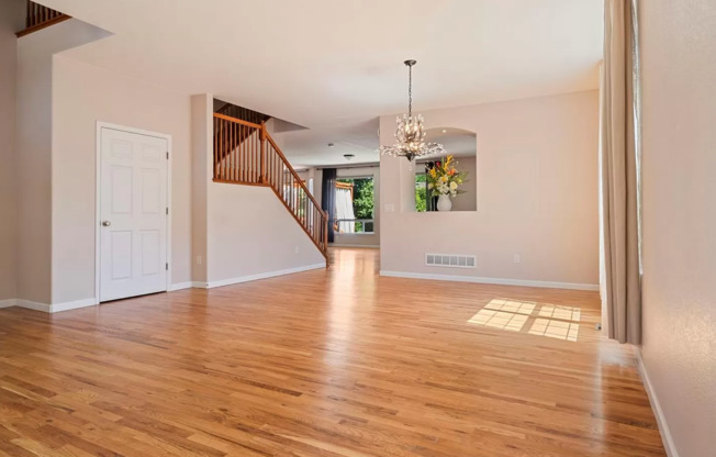 Huge room in a large shared home, private bathroom, walk in closet, great neighborhood, friendly roommates!
