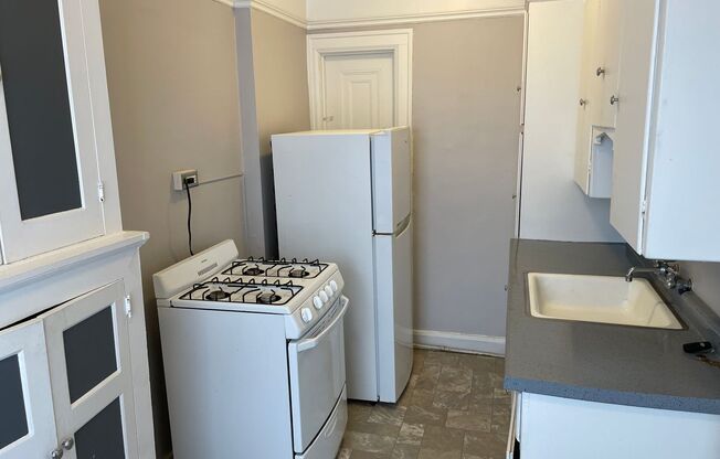 2 beds, 1 bath, 962 sqft, $1,525, Unit 2L