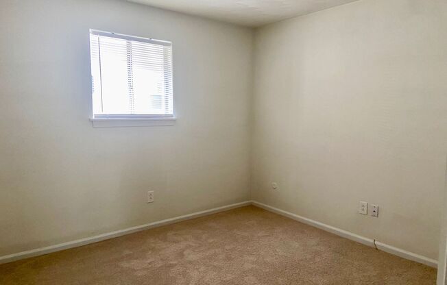 2 beds, 1 bath, 900 sqft, $1,295, Unit Cypress Ave- 1309 #201
