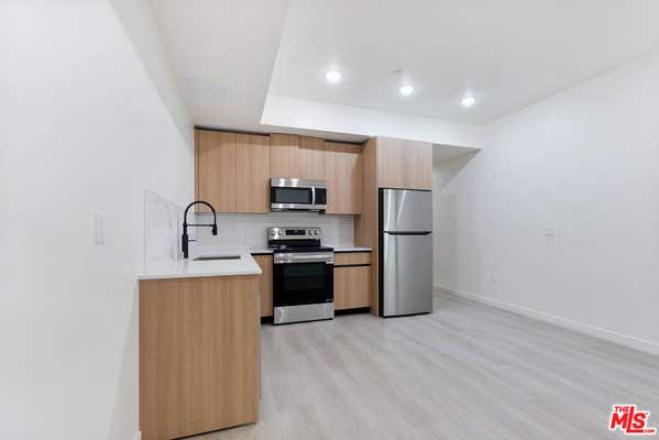 1124 S NORMANDIE AVE