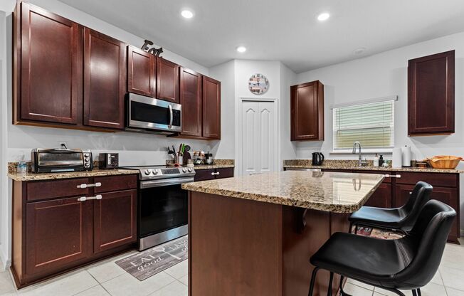 $500 OFF 1st Month's Rent! 3 bedroom 2 bath w study in Newberry