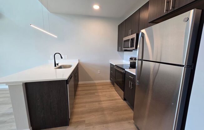 1 bed, 1 bath, 756 sqft, $1,820, Unit 8421-421