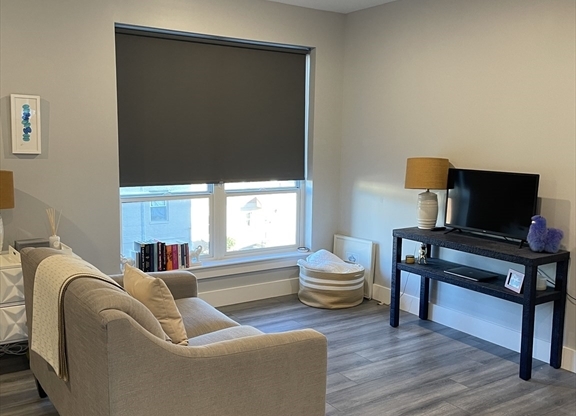 Studio, 1 bath, 475 sqft, $2,900, Unit 302