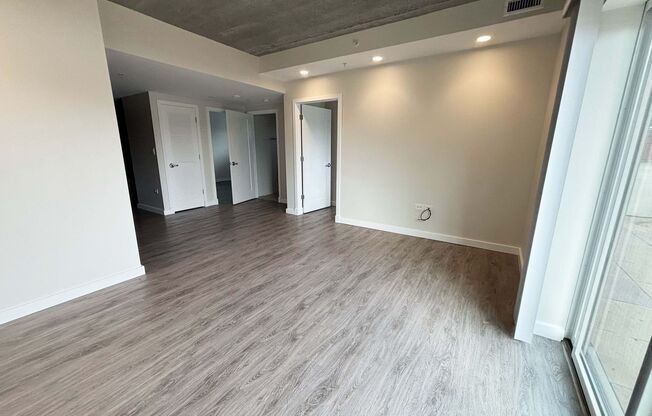 2 beds, 1 bath, 826 sqft, $2,500, Unit 410