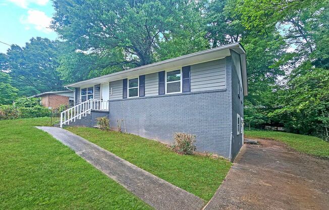 Spacious 4 Bedroom Home Near University Ave – Private Lot, Great Layout! - Vouchers accepted