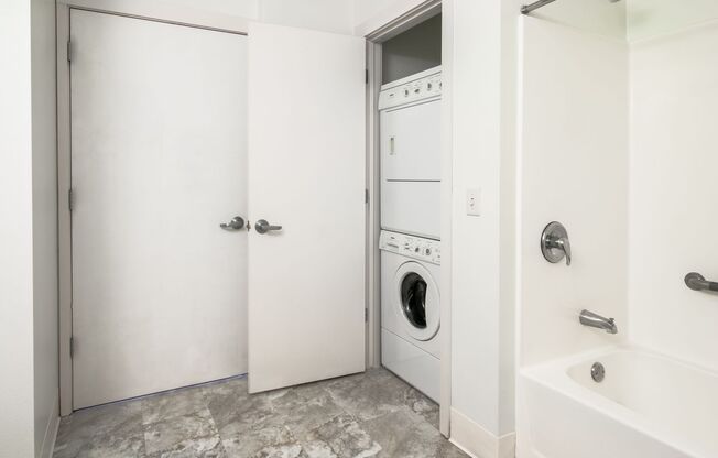 1 bed, 1 bath, 661 sqft, $1,825, Unit 0902