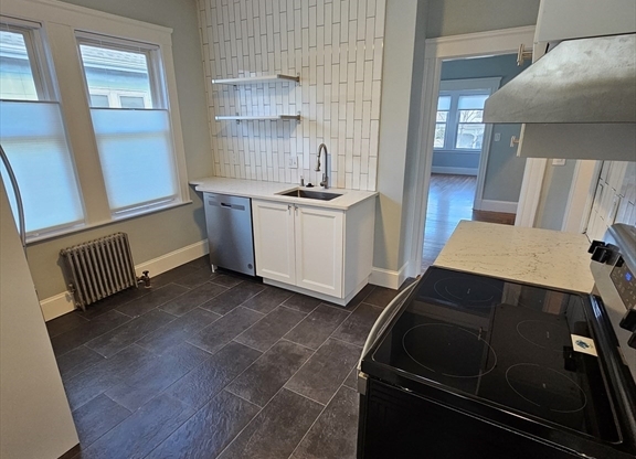 2 beds, 1 bath, 1,232 sqft, $2,700, Unit 2