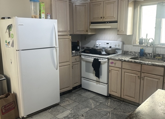 53 ROGERS AVE