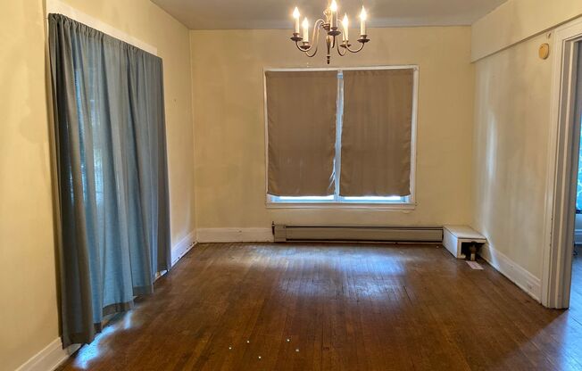 3 beds, 1.5 baths, $2,100, Unit 905 Maryland Apt 2