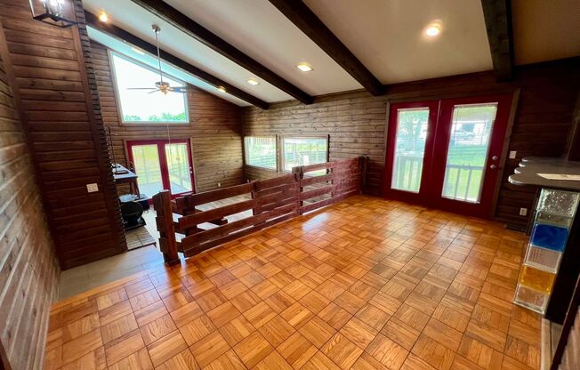 Cabin Style Home on Equestrian Farm *Private Pool*