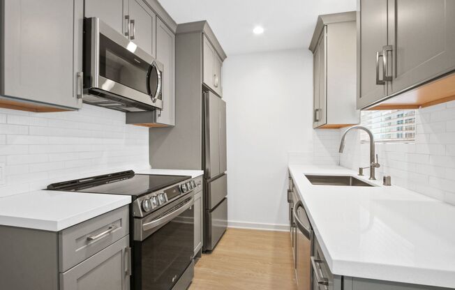 117 Strand St 1 block to the beach and Main St in Santa Monica!