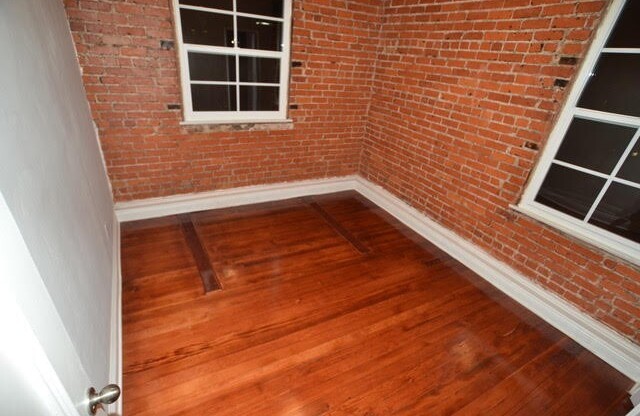 1 bed, 1 bath, 600 sqft, $1,850