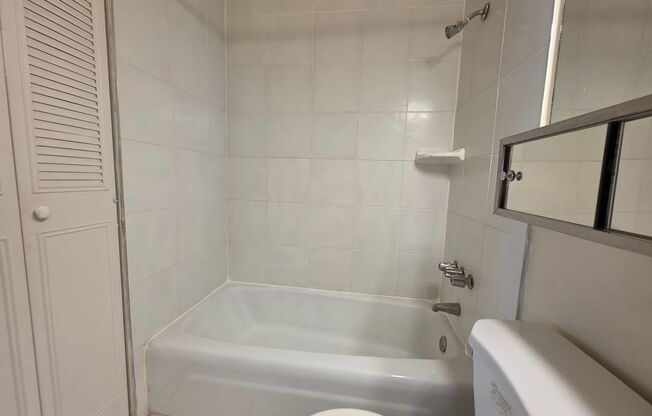2 beds, 1 bath, $1,425, Unit 112