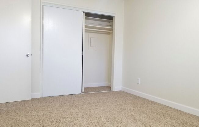 2 beds, 1 bath, 800 sqft, $1,995, Unit 33-05