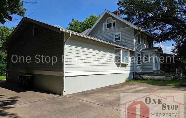 Beautiful Home with 4 Bedrooms, 2 Bathrooms and attached garage in Kansas City, Missouri