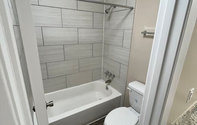 2 beds, 1.5 baths, 1,018 sqft, $1,525, Unit 1055