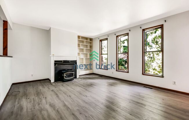 4 Beds 2.5 Bath Single-Family House at the Desired Squak Mountain Issaquah