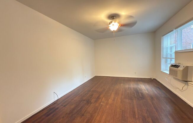 Studio, 1 bath, 450 sqft, $1,295, Unit 5535-1A