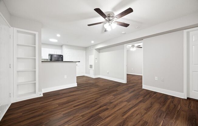 2 beds, 2 baths, 800 sqft, $1,595, Unit 5103