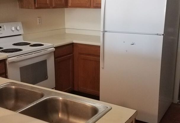 2 beds, 1 bath, 550 sqft, $825