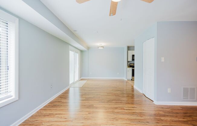 Cozy 3 BR/2.5 BA Townhome in Columbia!