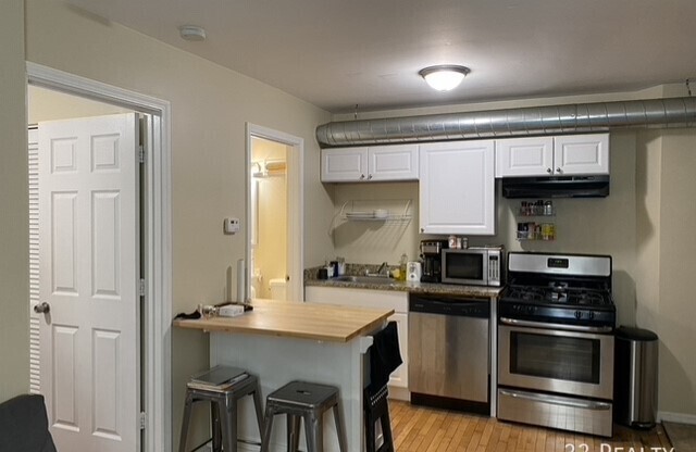 3240 N CLARK
