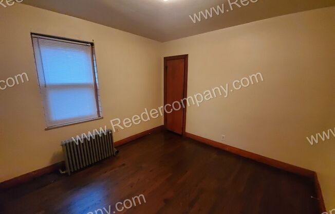 3 beds, 1 bath, $1,050, Unit 1F