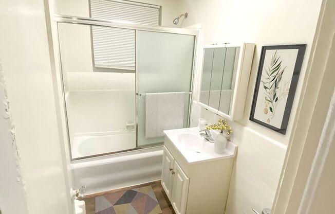 1 bed, 1 bath, 480 sqft, $1,952, Unit A06