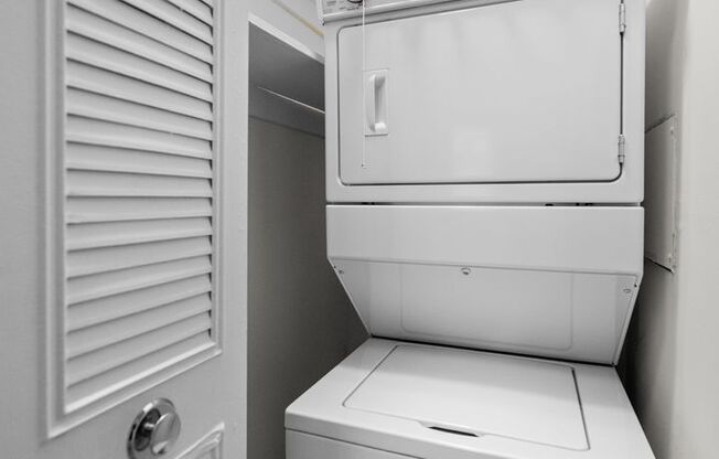 2 beds, 1 bath, 847 sqft, $1,995, Unit 126-11