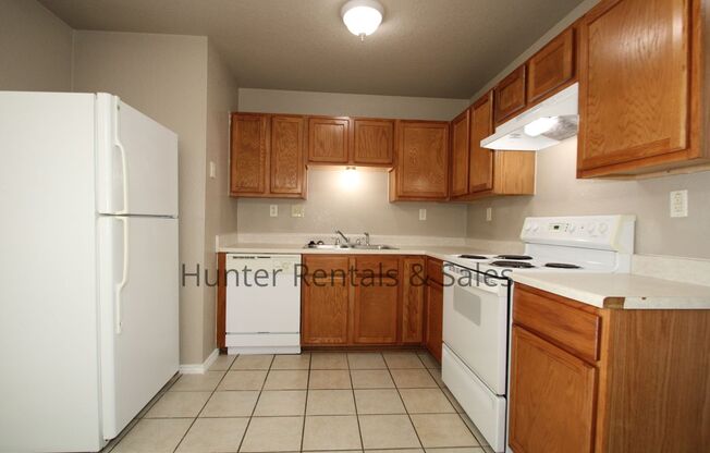 2 beds, 1.5 baths, $775