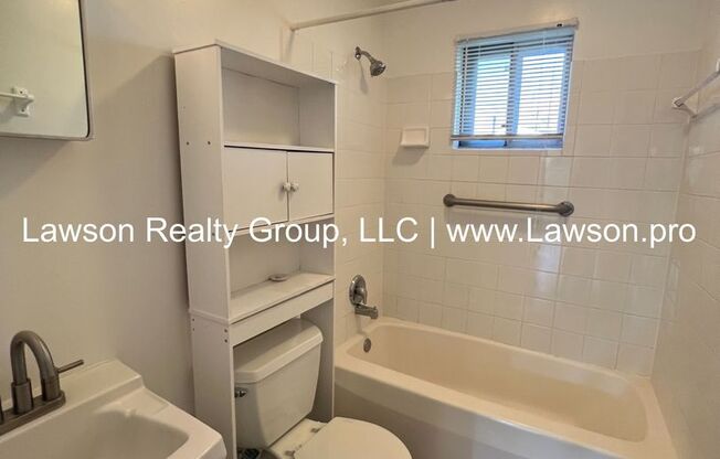 2 beds, 1 bath, 750 sqft, $1,100, Unit Moran 625