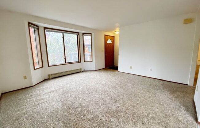 2 beds, 1 bath, $1,550, Unit A