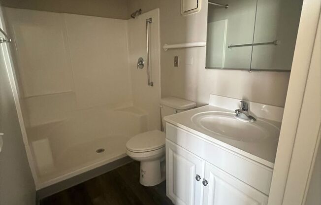 2 beds, 2 baths, 866 sqft, $2,400, Unit 412