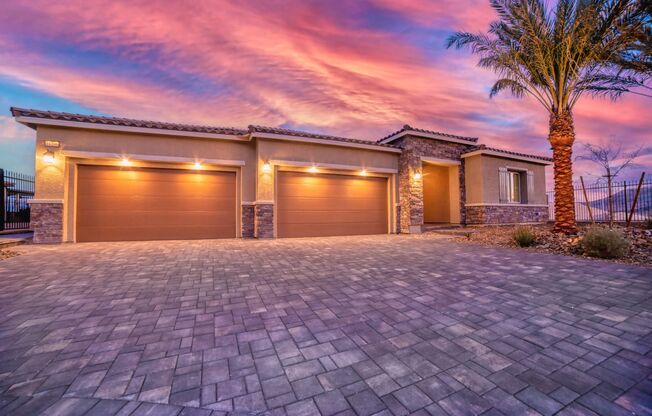 ENJOY LUXURY & PARADISE ALL-IN-ONE IN THIS SPECTACULAR SINGLE-STORY HOME!