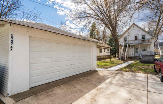 3347 31 AVE S