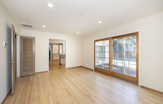 Spacious 3 Bed, 2.5 Bath Home in Quiet Neighborhood w/ AC + Pool!