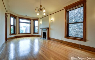 925 W Newport Ave 78