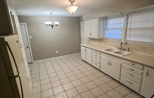 3 beds, 2 baths, $1,350